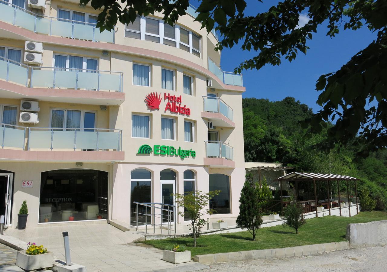 Hotel Albizia Warna