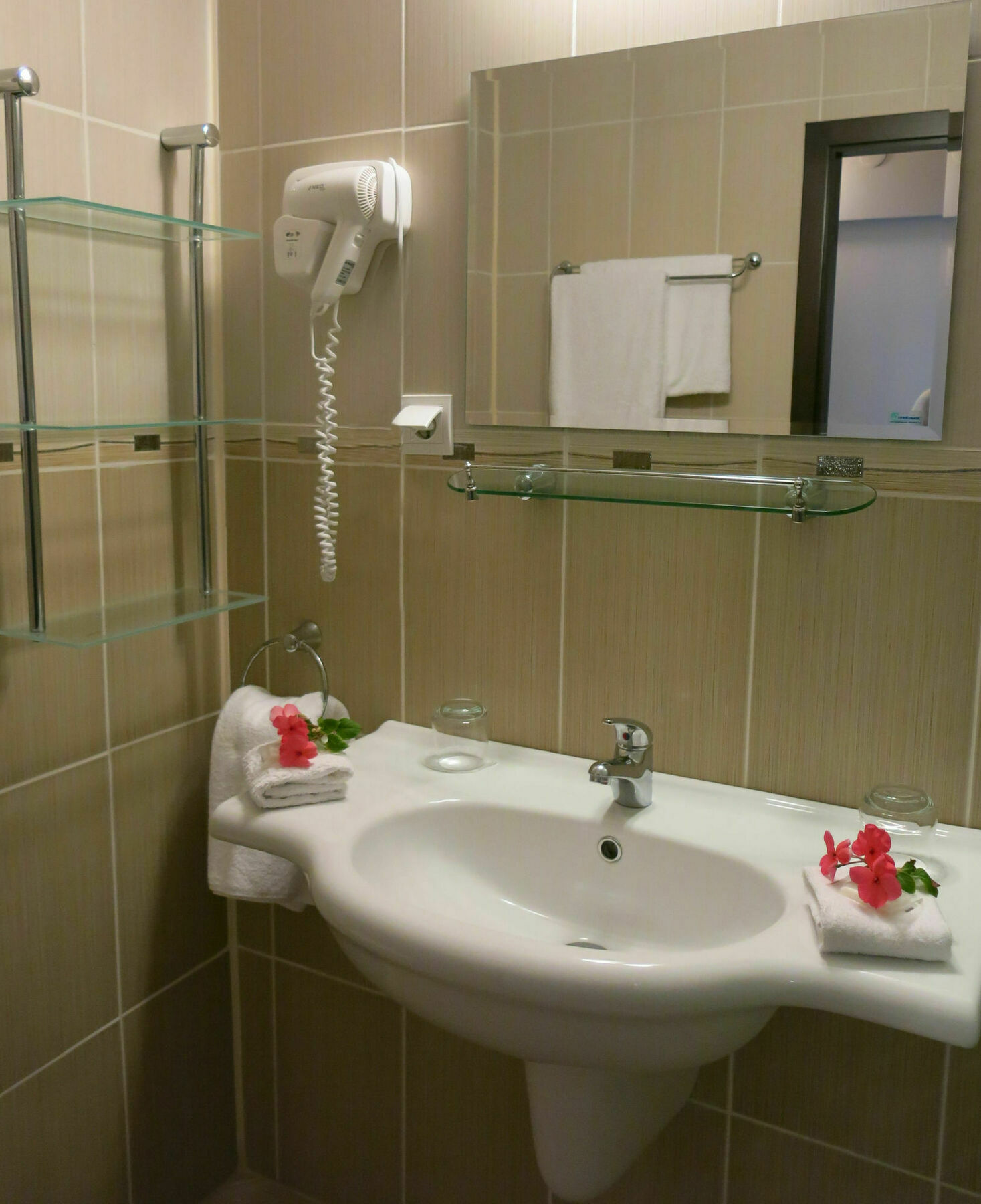 Hotel Albizia Warna